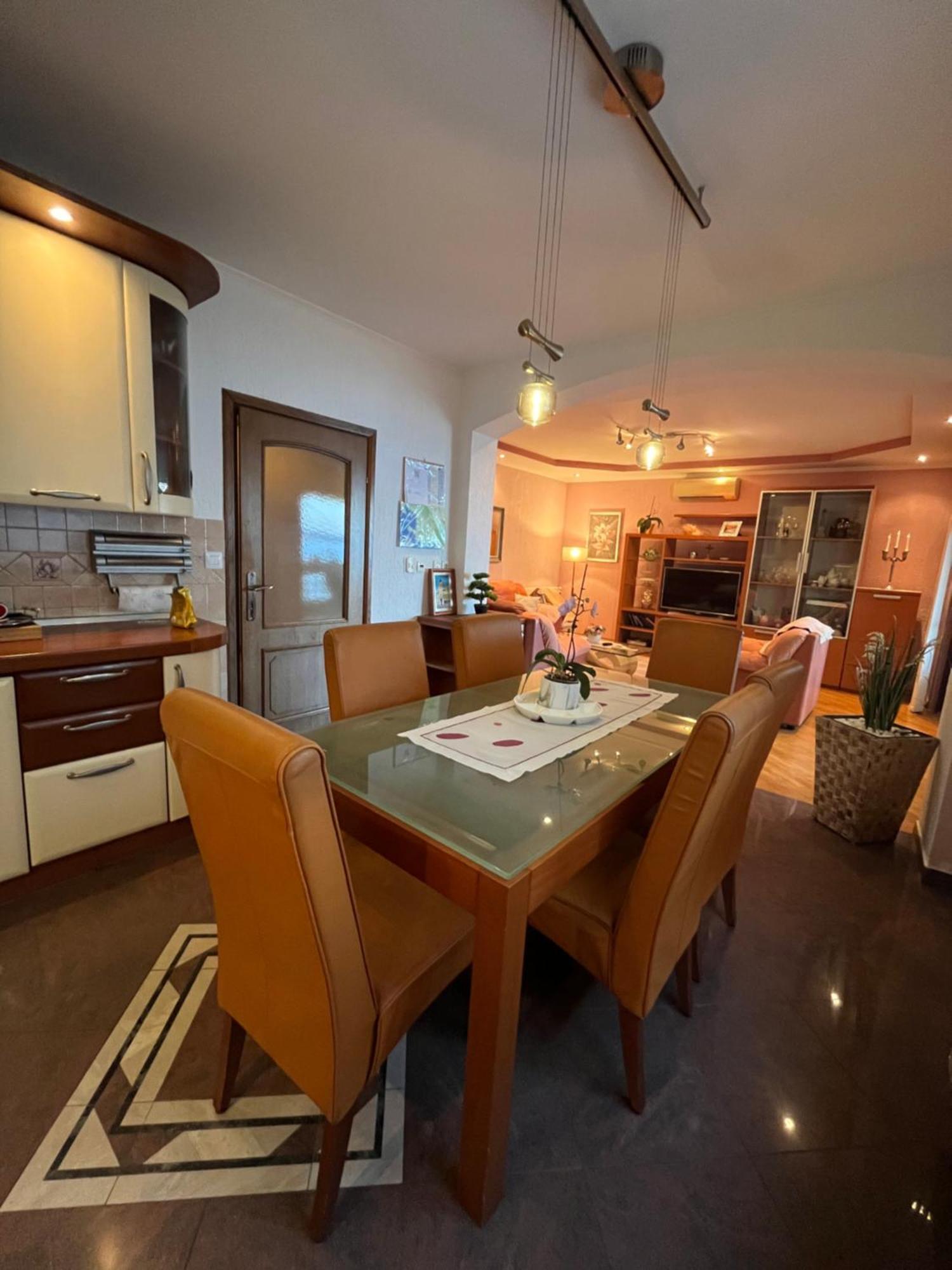 Apartman Adrijan ซูโกชัน ภายนอก รูปภาพ
