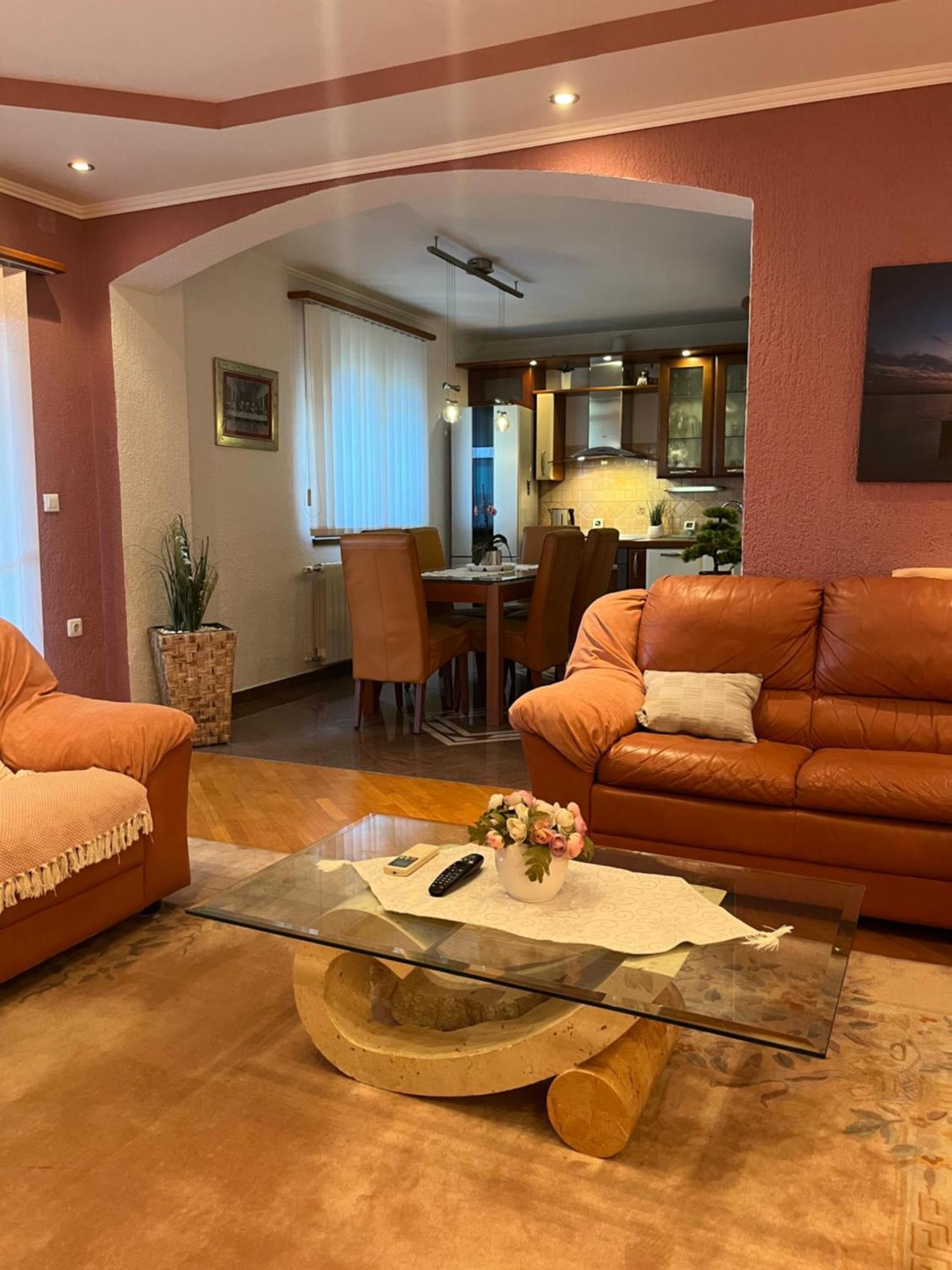 Apartman Adrijan ซูโกชัน ภายนอก รูปภาพ